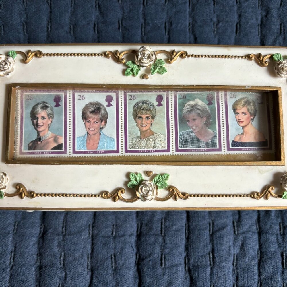 VINTAGE PRINCESS DIANA ROYAL FAMILY MUSICAL JEWELRY BOX w/LID CANDLE IN THE WIND